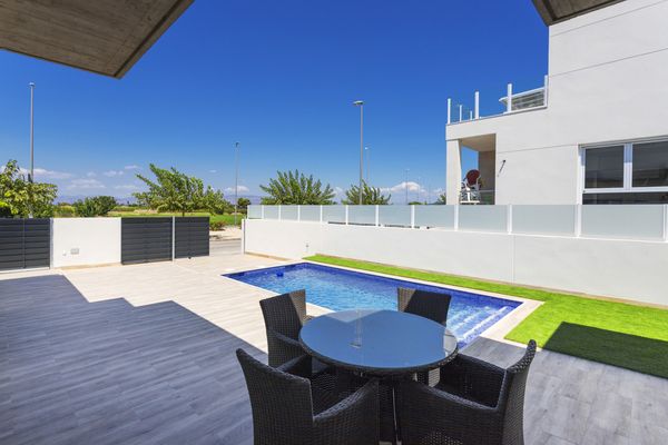 Nueva Daya Villas